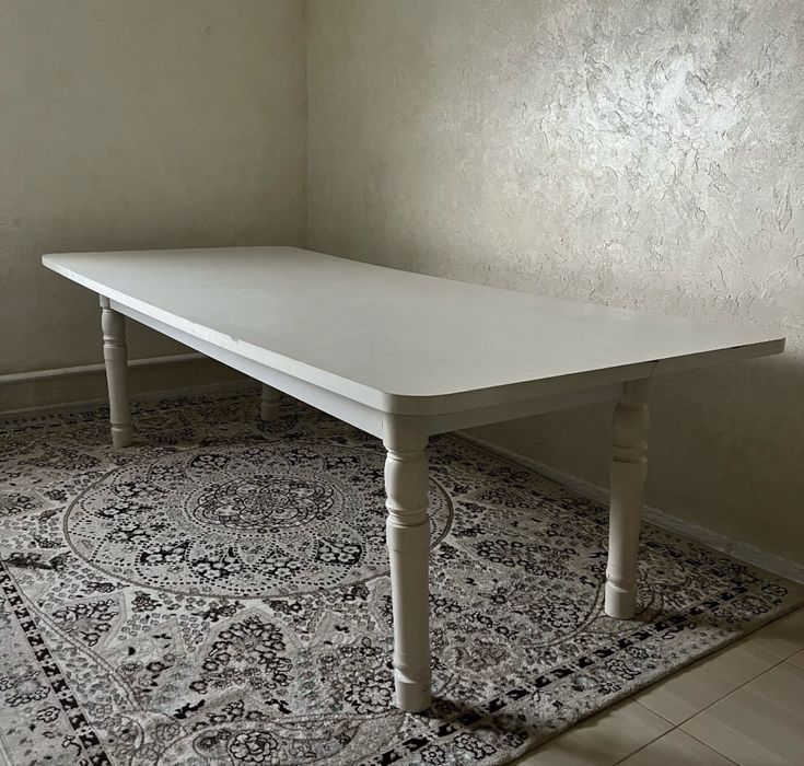 Стол  новый.