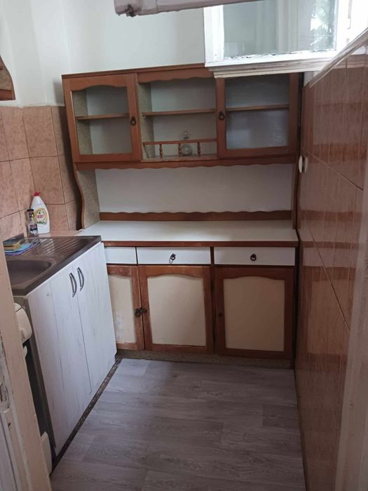 Închiriez apartament cu 2 camere