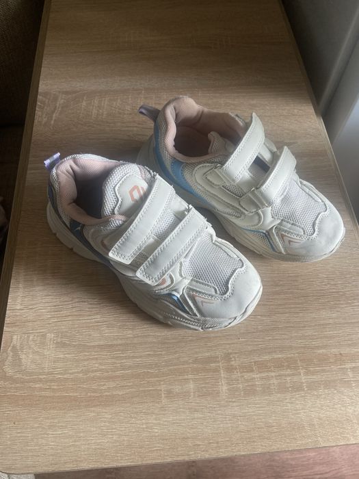 Кроссовки на девочку 32р