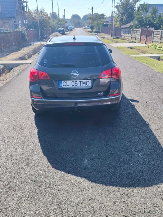 Opel Astra J Sports Tourer 1.7 CDTI 130 CP – 2012