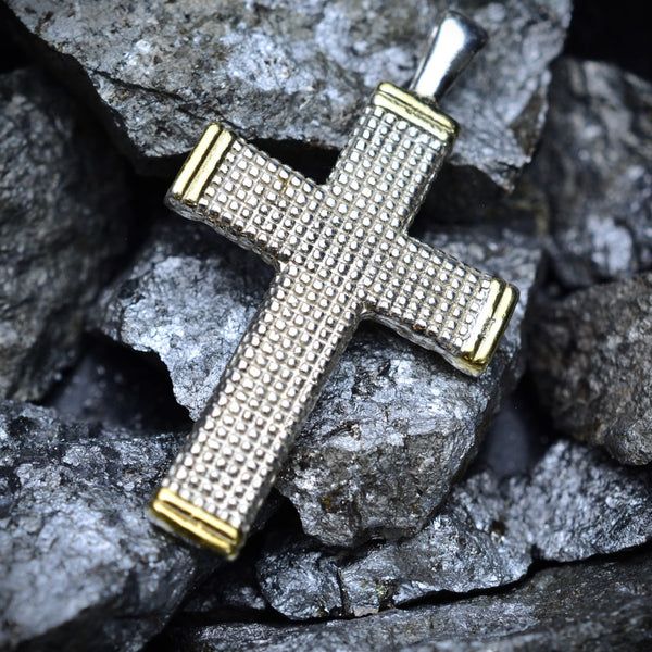 Сребърен медальон 925 „Кръст с орнаментика“–талисман за вяра и закрила