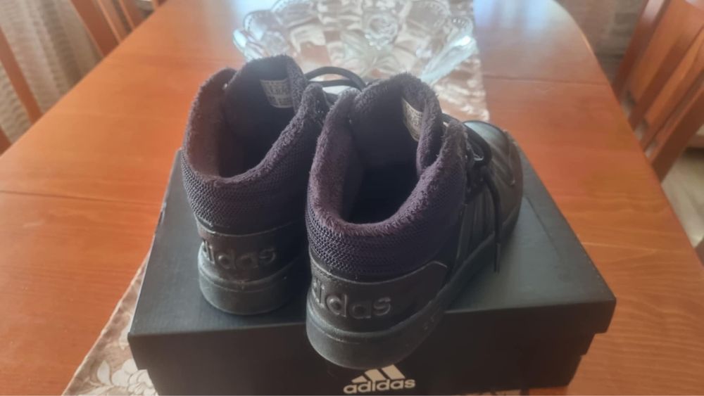 Кечове Adidas.