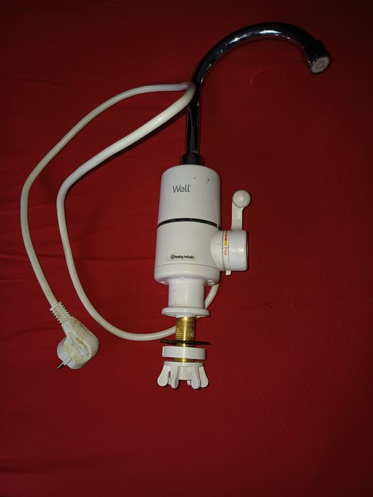 Robinet electric apa calda