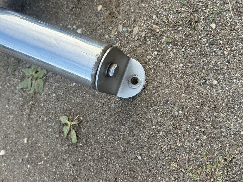 De vanzare bull bar volvo cu 4 proiectoare(nefunctionale)