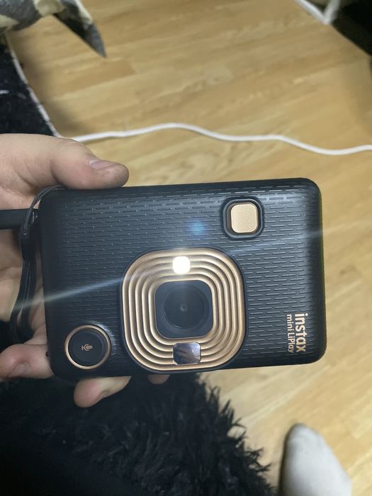 Продам Полароид Fujifilm instax mini liplay