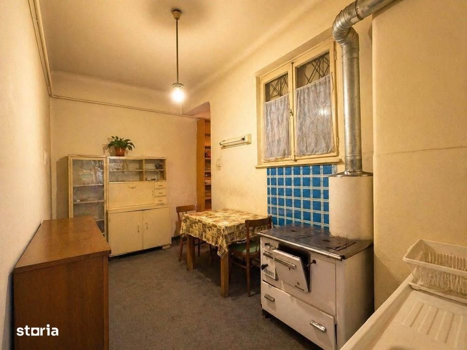Apartament central, la curte comuna, Motilor, 56 mp