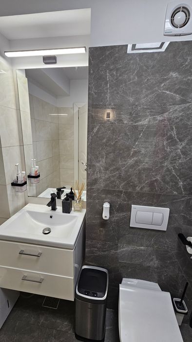 Vand apartament 2 camere full utilat cu loc de parcare .