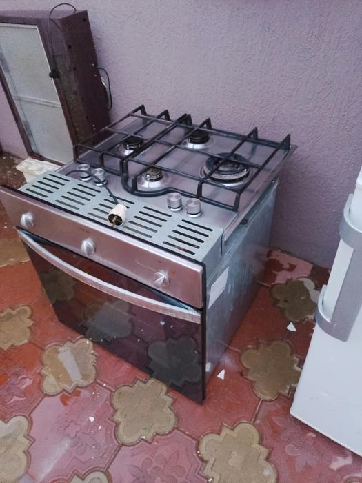 Vând cuptor cu plita