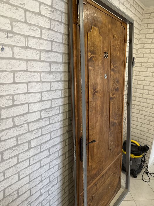 Наружный /входной дверь .50 тыс