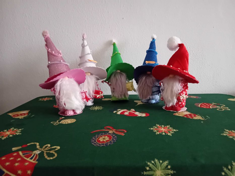 Decorațiuni si jucării de Crăciun la prețuri de poveste