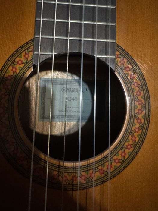 Гитара yamaha c 40 , бу , в хорошем состояний