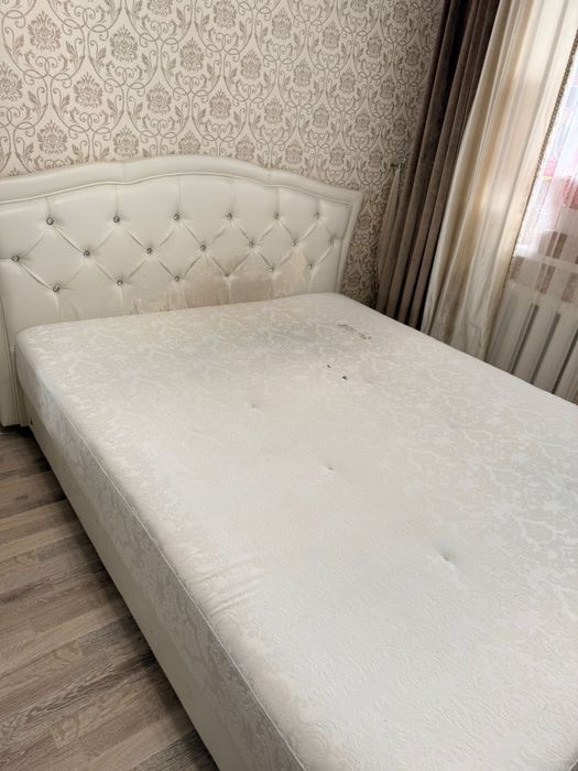 Кровать для спальни