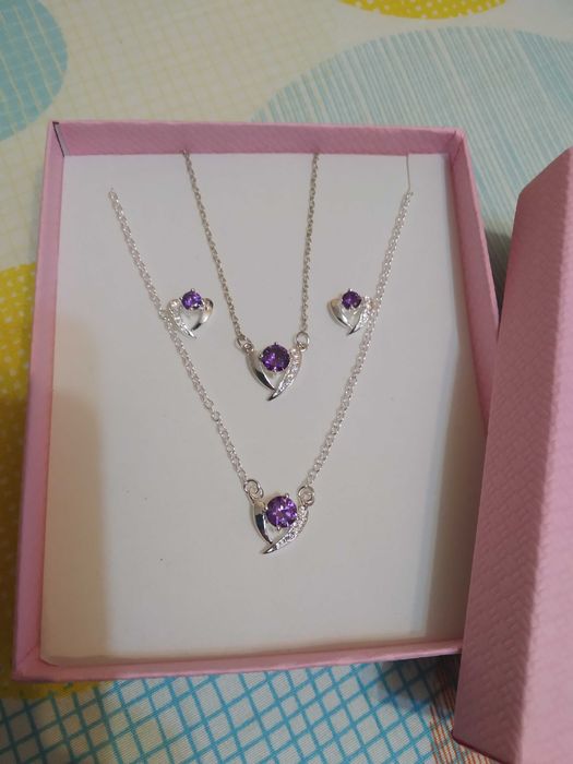Нов,масивен, дамски сребърен комплект,със сърца. 12 различни. В кутия.