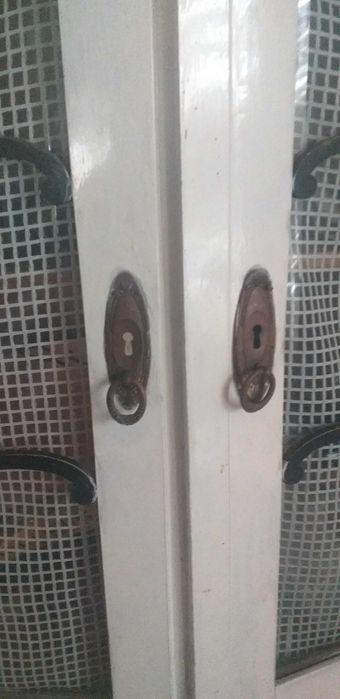 Credenț alb cu negru