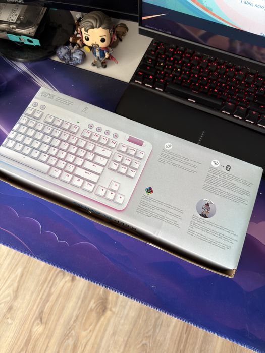 Logitech G715 TKL – безжична механична клавиатура, бяла