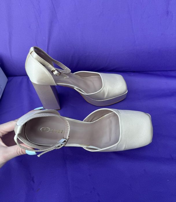 Дамски обувки на платформа