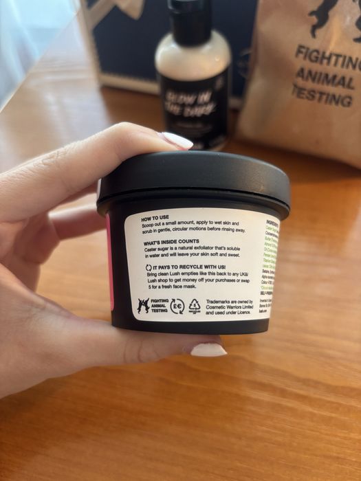 Козметика LUSH в подаръчен комплект