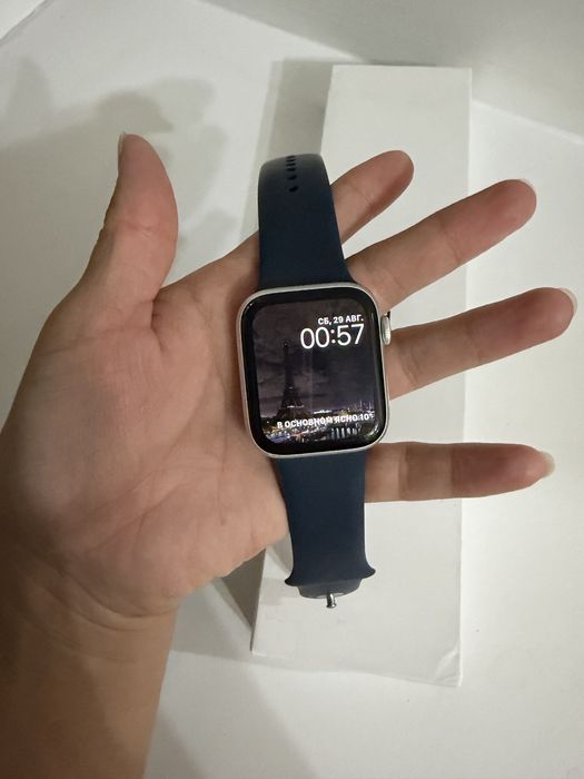 Продам Apple Watch Se