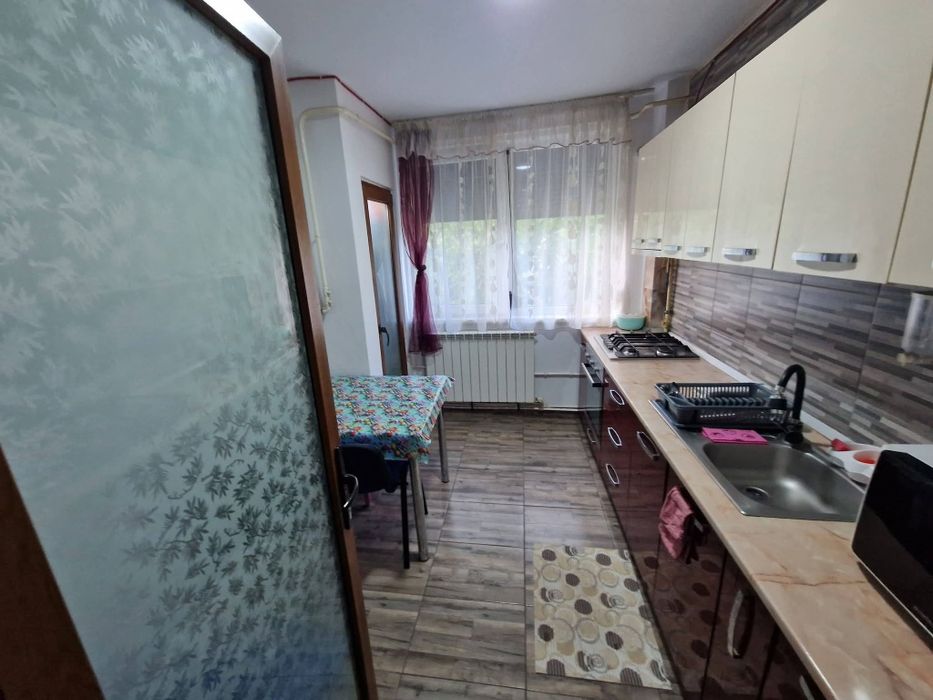 Vând apartament 4 camere