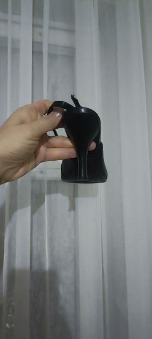 Продам босоножки