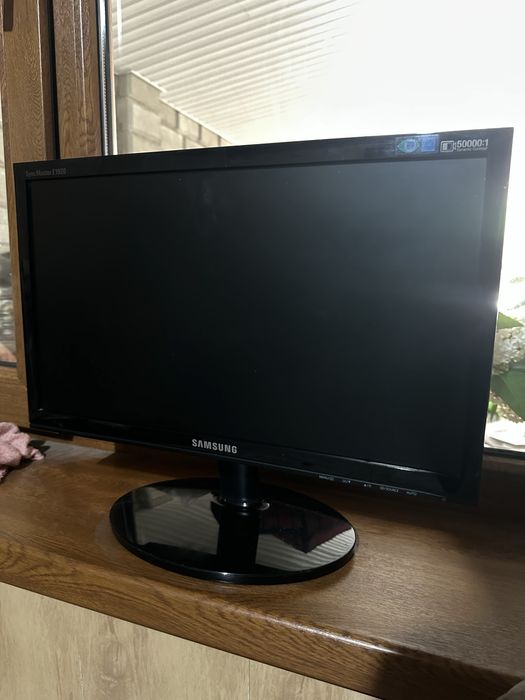 Монитор Samsung