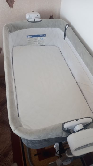 Продавам бебешко легло-люлка Next to me и бебешки кош до 9кг