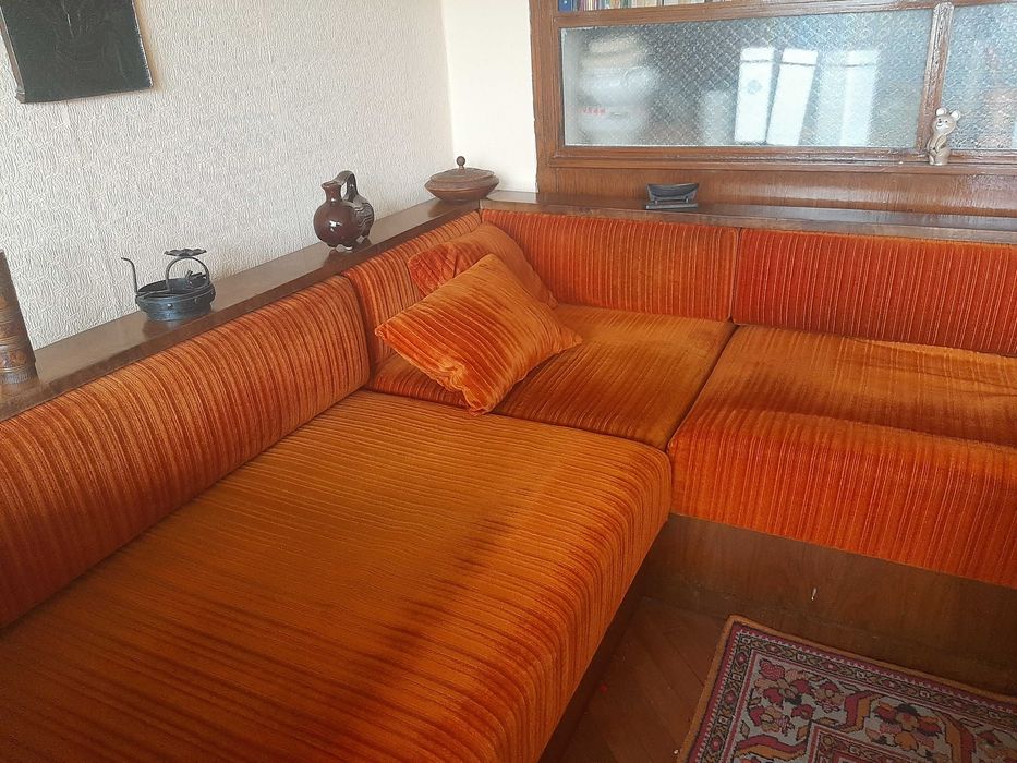 Старинни мебели от орех, бюфет, холов ъгъл + 2 фотьойла и 1 табуретка