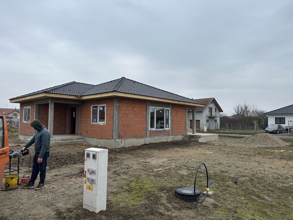 Vand casa la rosu  Paulesti