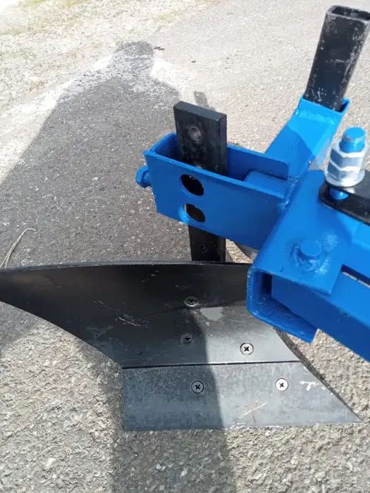 Plug reglabil pentru motocultor