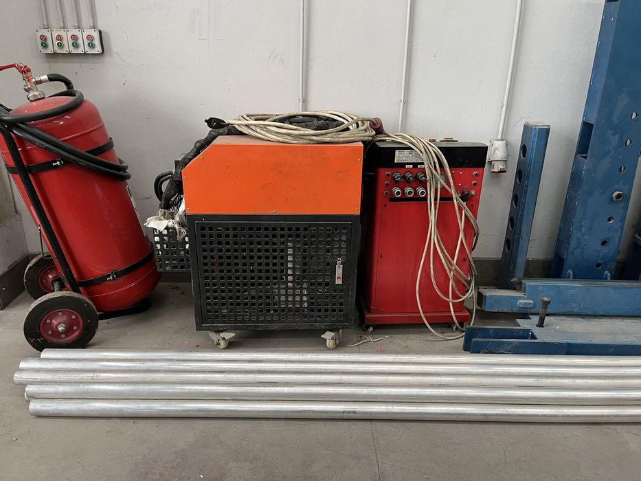 Стенд за разпъване на коли и камиони