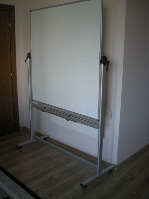 Бяла дъска със стойка Viz-Pro 120x120 cm двустранна