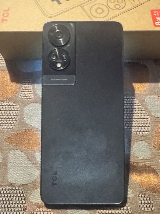 TCL 50  128 gb 8 gb ram