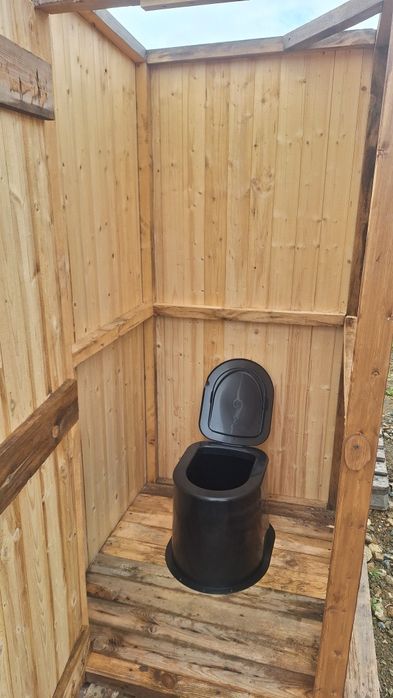 Туалет улечный дачный