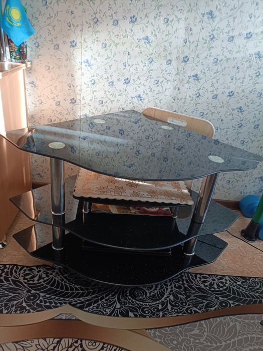 Продам полку для телевизора