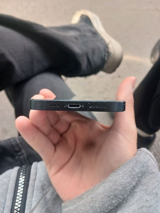 Apple iphone 12.