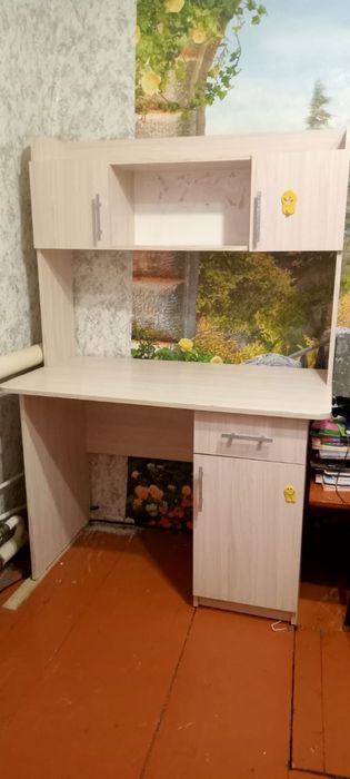 Продам стол компьютерный
