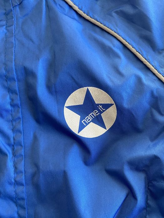 Vand geaca impermeabila 1-2 ani.