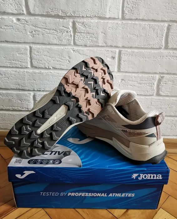 Маратонки JOMA номер 39.