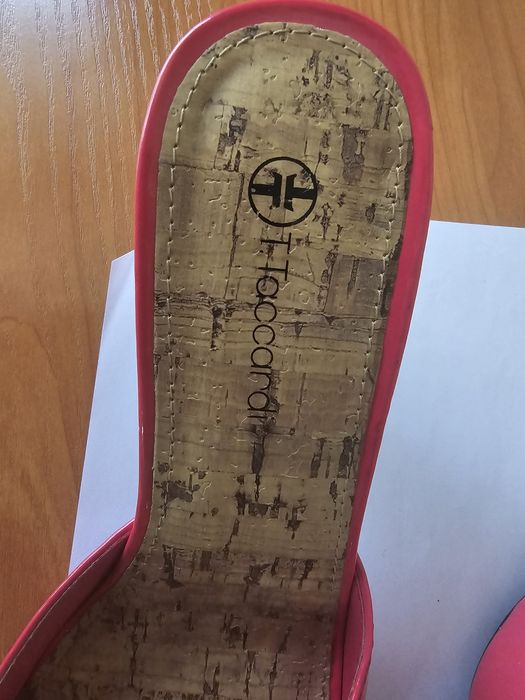 Продам босоножки