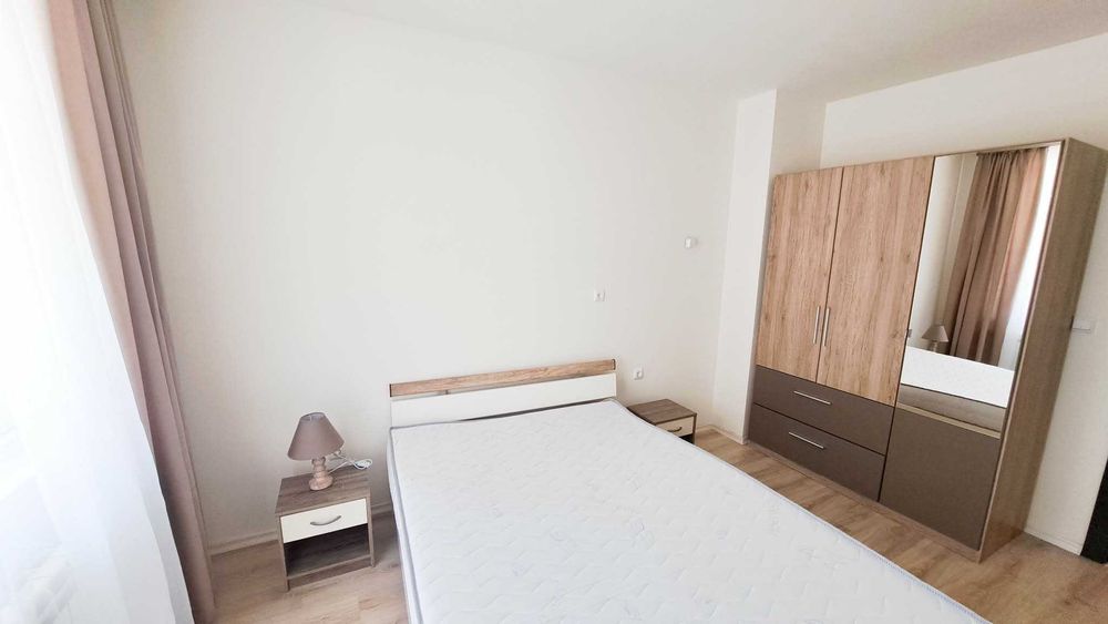 Стилен и светъл апартамент в центъра в непосредствена близост до СМГ