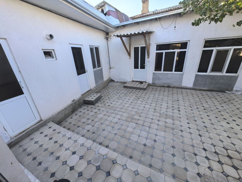 Hovli sotiladi arzon narxda