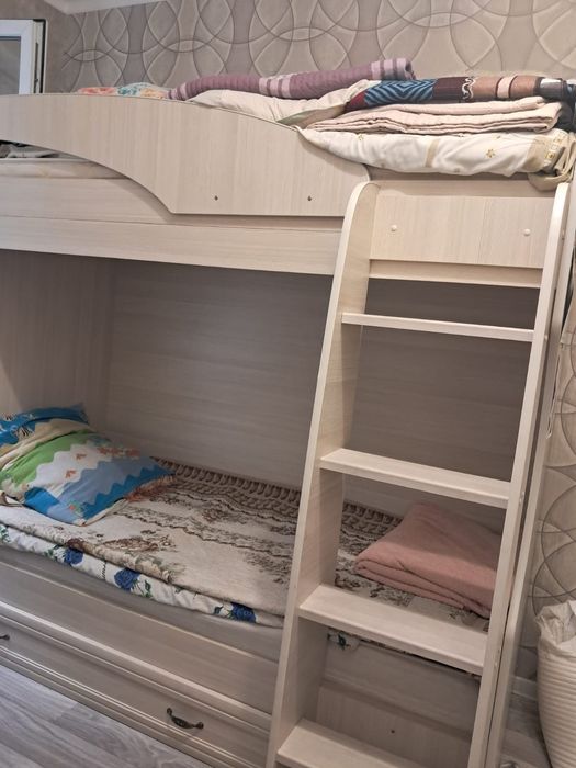 Продается Детский Гсрнитур