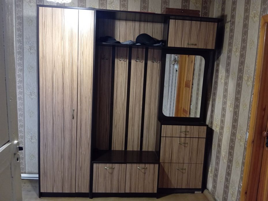 Продам прихожую шкаф