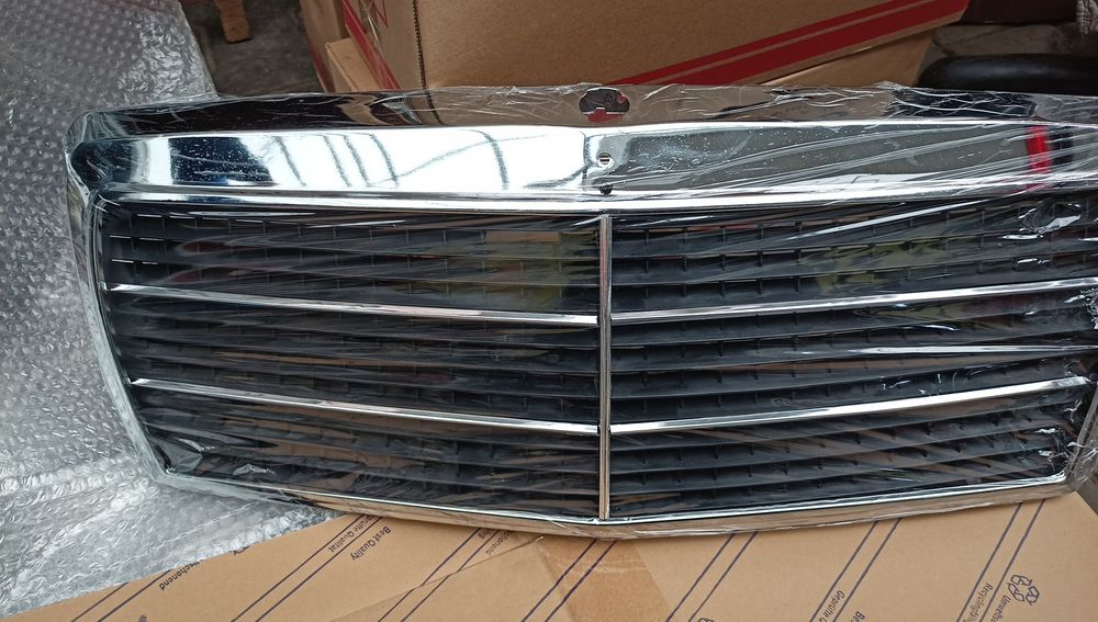 Мерс передний решётка 190,124,202,210,140