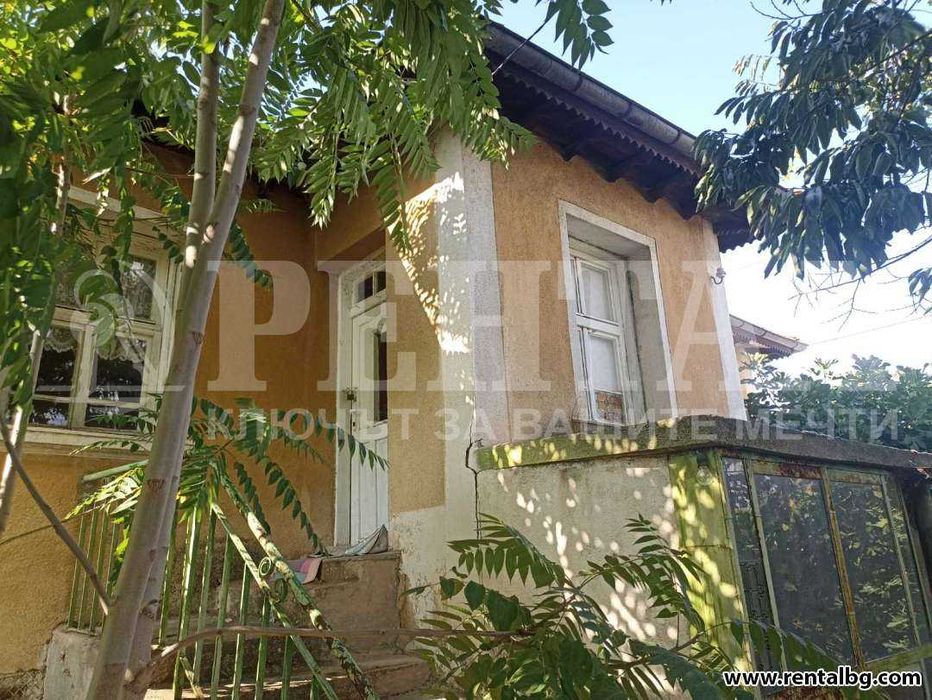 Къща с двор, с. Чоба