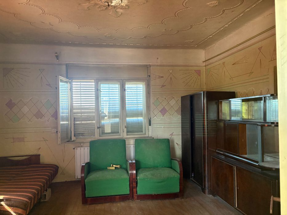 Casă spațioasă de vânzare – 6 camere, living și teren de 1.440 mp