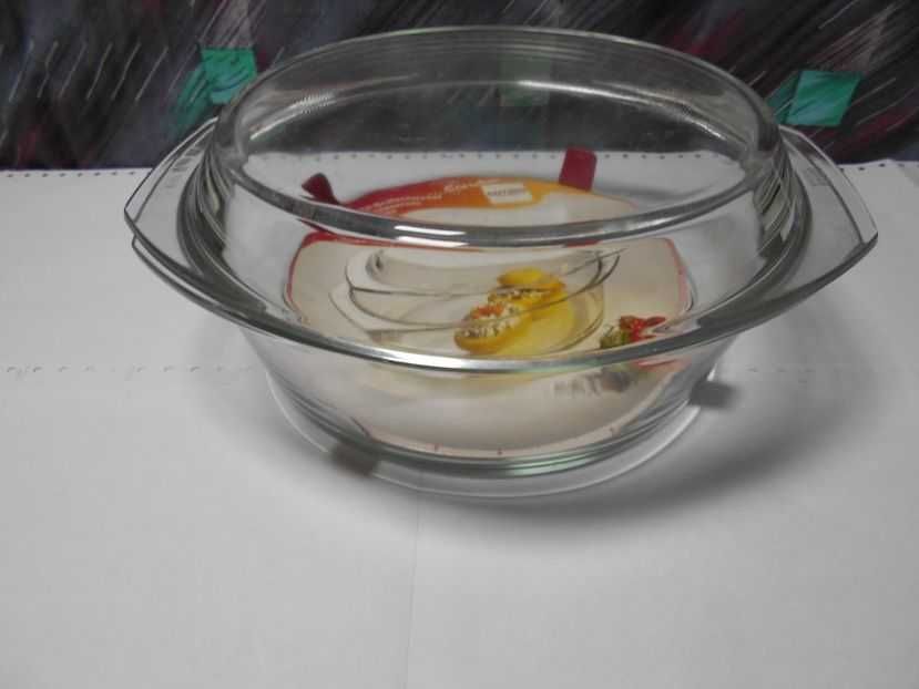 Vas yena sticla termorezistenta Star Line cu capac 2,5 litri