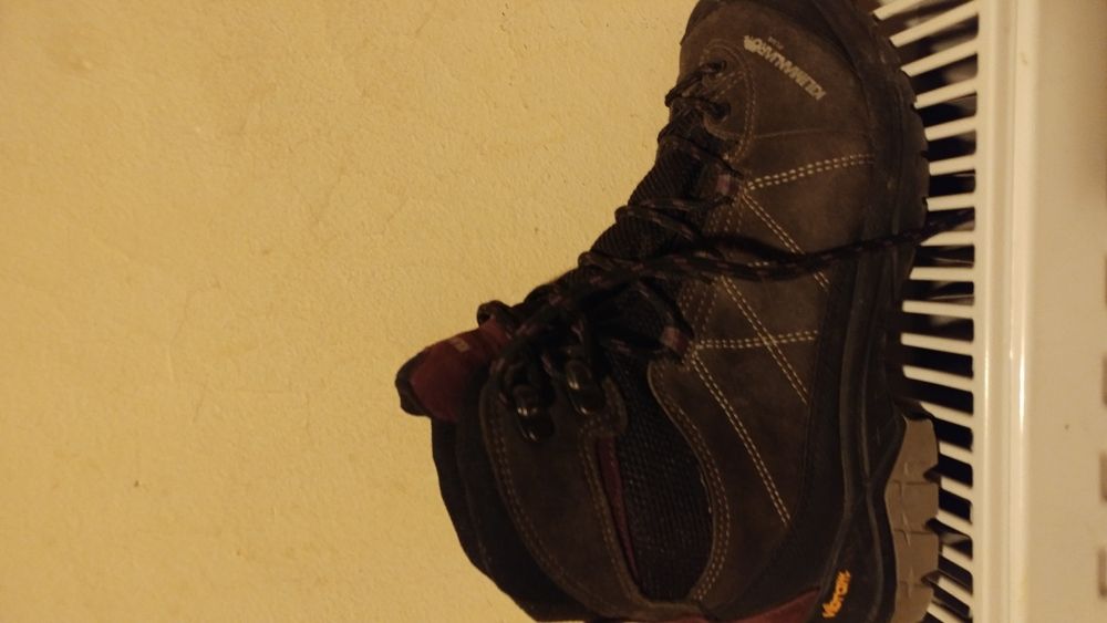 Непроникваеми туристически обувки