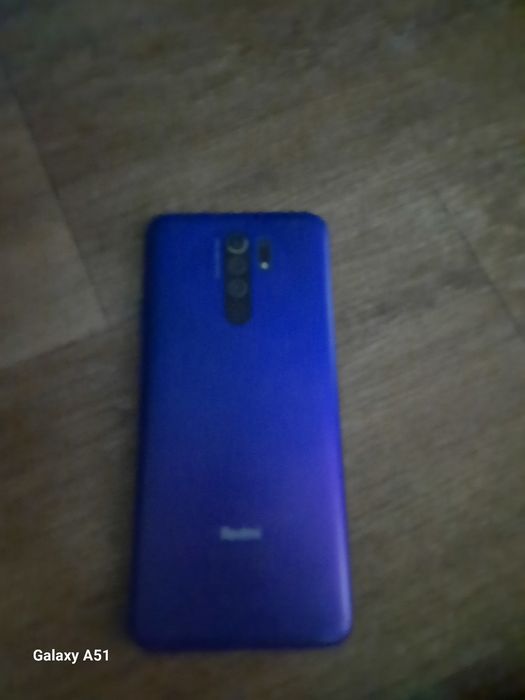 Продам редми телефон