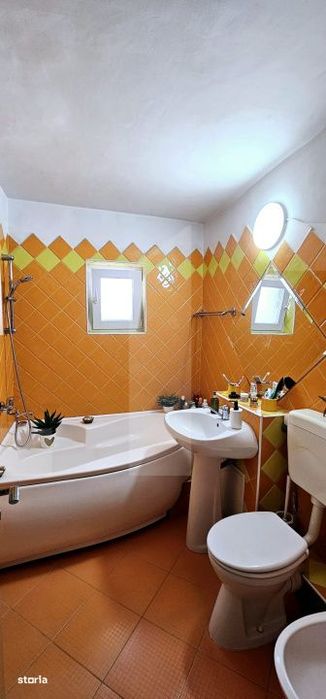 Apartament cu 3 camere, decomandat, str.Mikes Kelemen